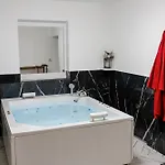 Hedonist Jacuzzi Free Parking *