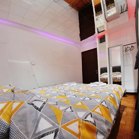 Hedonist Jacuzzi Free Parking