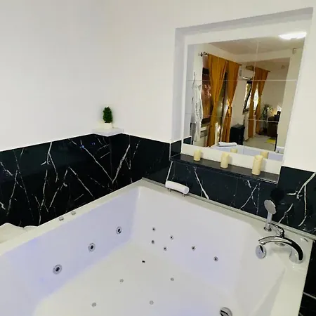 Apartment Hedonist Jacuzzi *