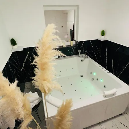 Hedonist Jacuzzi Free Parking Apartman *