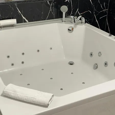Hedonist Jacuzzi Free Parking Szarajevó