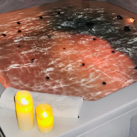 Apartment Hedonist Jacuzzi