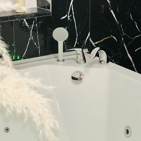 Hedonist Jacuzzi Free Parking Apartman Szarajevó