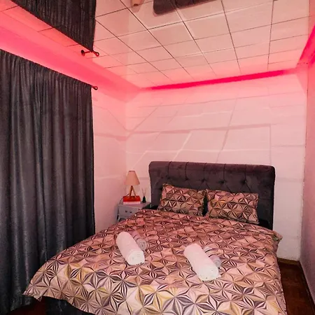 Hedonist Jacuzzi Free Parking *