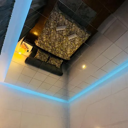 Hedonist Jacuzzi Free Parking Apartman *