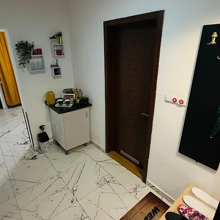 Hedonist Jacuzzi Apartment *