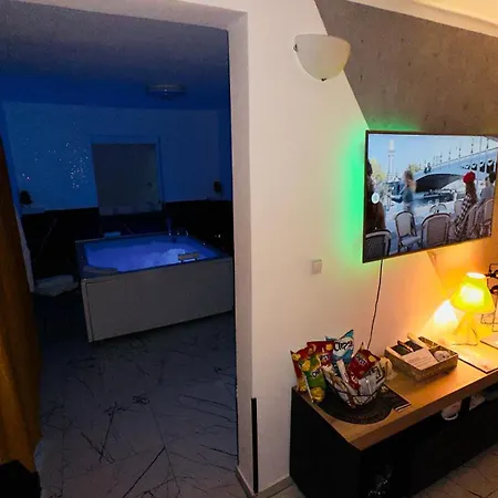 Hedonist Jacuzzi Free Parking