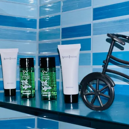 Hedonist Jacuzzi Free Parking *