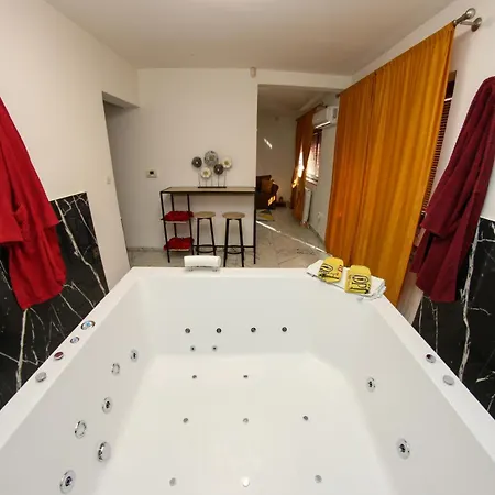 Hedonist Jacuzzi Centar Free Private Parking * סראייבו