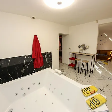 Hedonist Jacuzzi Centar Free Private Parking * 사라예보