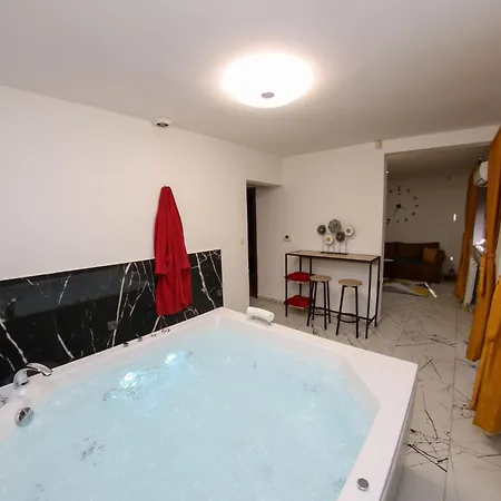 Hedonist Jacuzzi Centar Free Private Parking * סראייבו