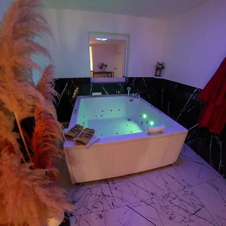 Hedonist Jacuzzi Centar Free Private Parking סראייבו