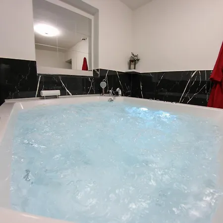 아파트 Hedonist Jacuzzi Centar Free Private Parking 사라예보