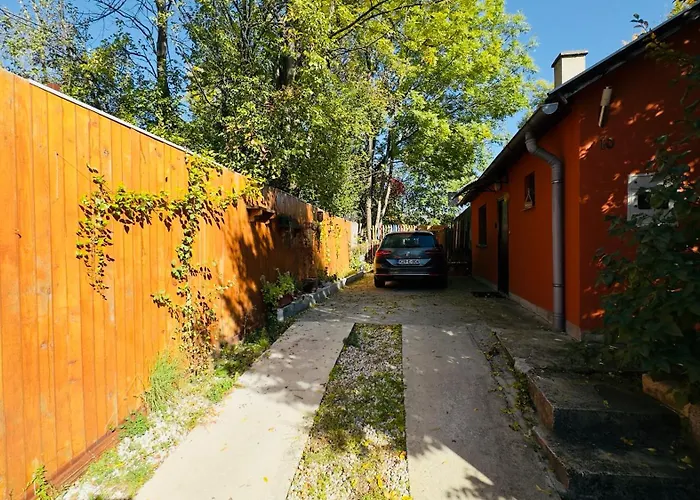 Hedonist Jacuzzi Free Parking *