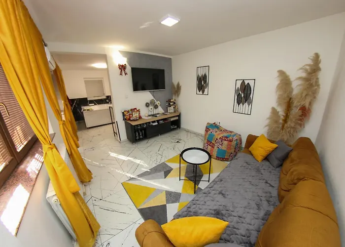 Hedonist Jacuzzi Free Parking *