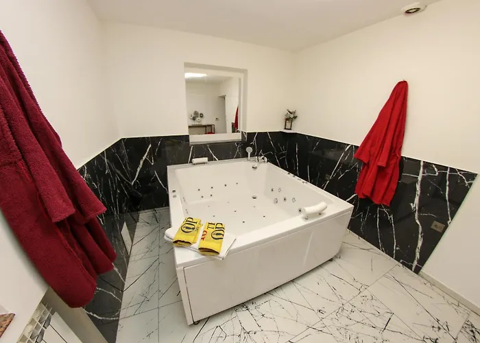 Hedonist Jacuzzi Free Parking