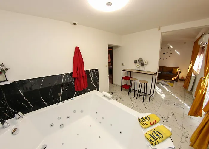 Hedonist Jacuzzi Free Parking * 塞拉耶佛