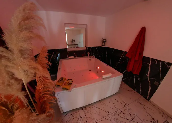 Hedonist Jacuzzi Free Parking דירה