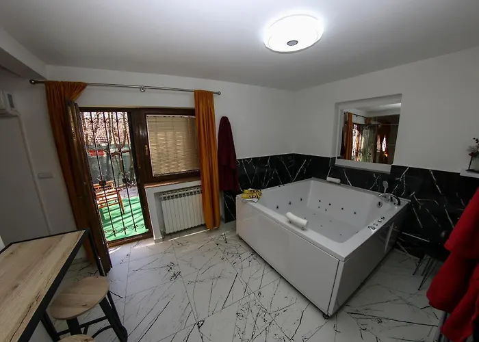 Hedonist Jacuzzi Free Parking * 塞拉耶佛