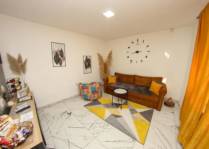 Hedonist Jacuzzi Free Parking *