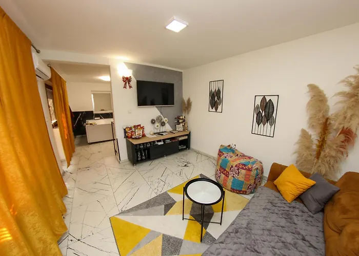 Hedonist Jacuzzi Free Parking