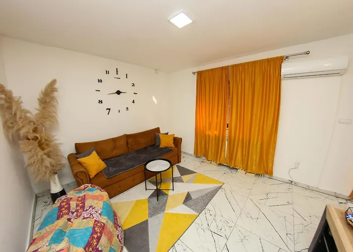 Hedonist Jacuzzi Free Parking *