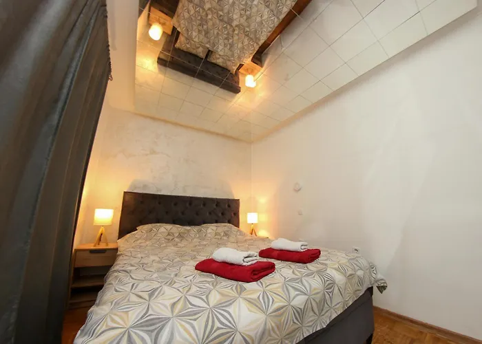 Hedonist Jacuzzi Free Parking