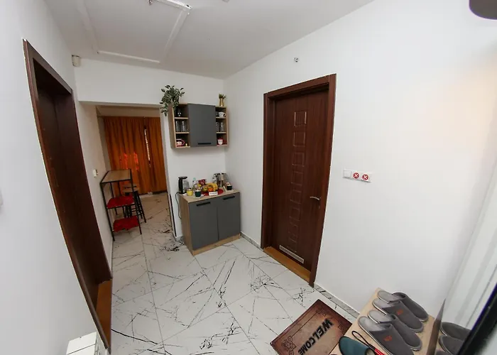 Hedonist Jacuzzi Free Parking *