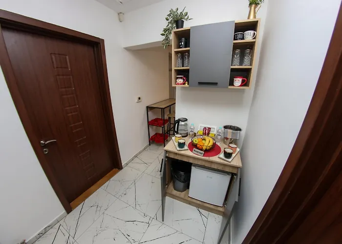 Hedonist Jacuzzi Free Parking *