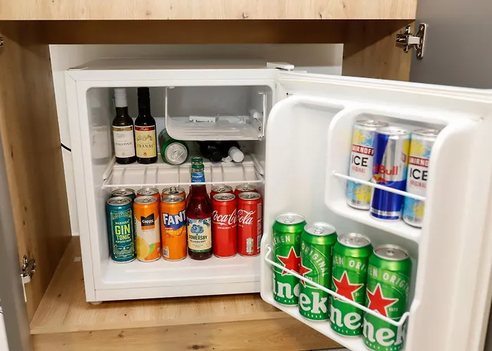 Hedonist Jacuzzi Free Parking *