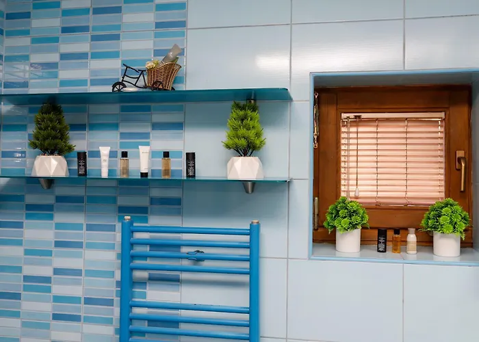 Hedonist Jacuzzi Free Parking *