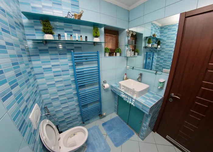 Hedonist Jacuzzi Free Parking *